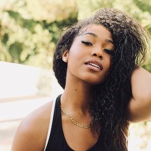 Meet your Posher, Kay